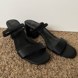 Never Worn Sz 10 Black Strap Sandals